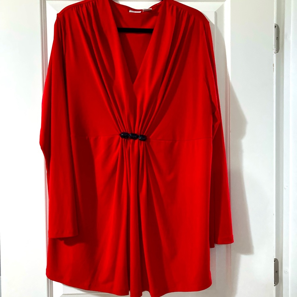 Bisou Bisou maternity blouse, size 3X in red.